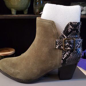 Vionic Naomi Snake Ankle Boots